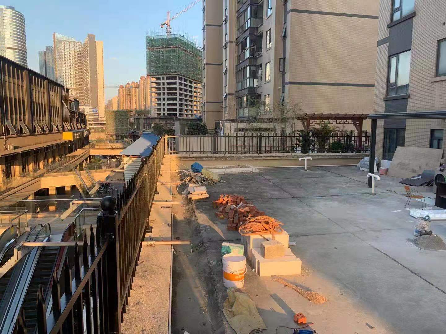 贛州水游城小區露臺圍欄安裝施工實拍(圖1)