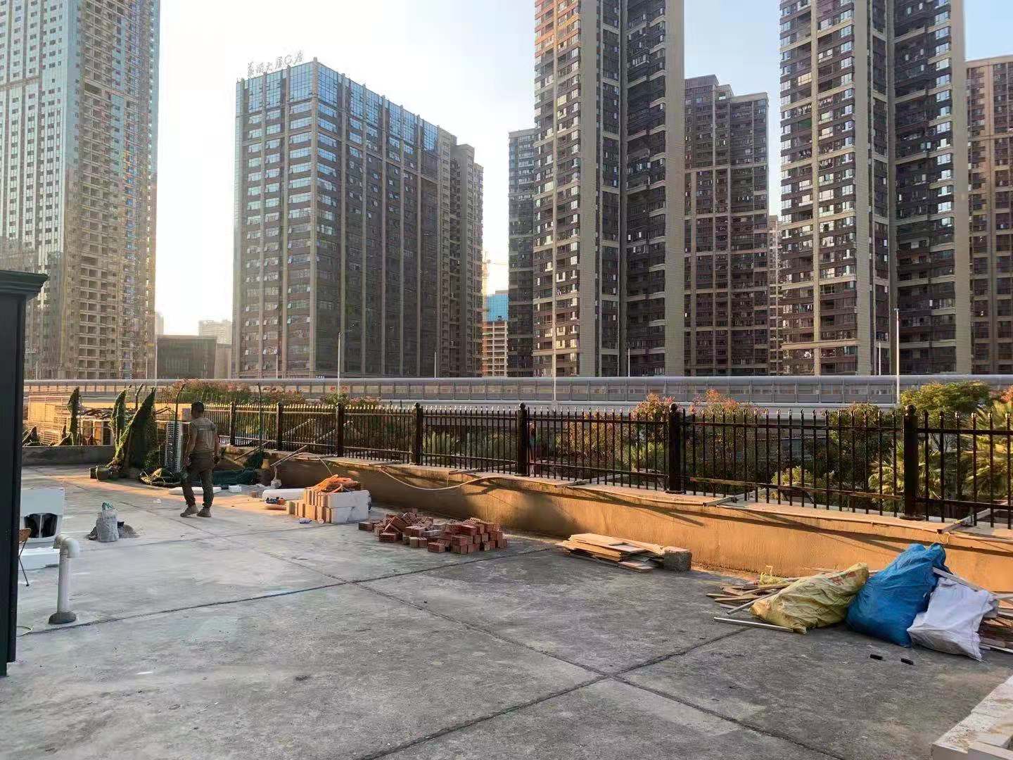 贛州水游城小區露臺圍欄安裝施工實拍(圖2)