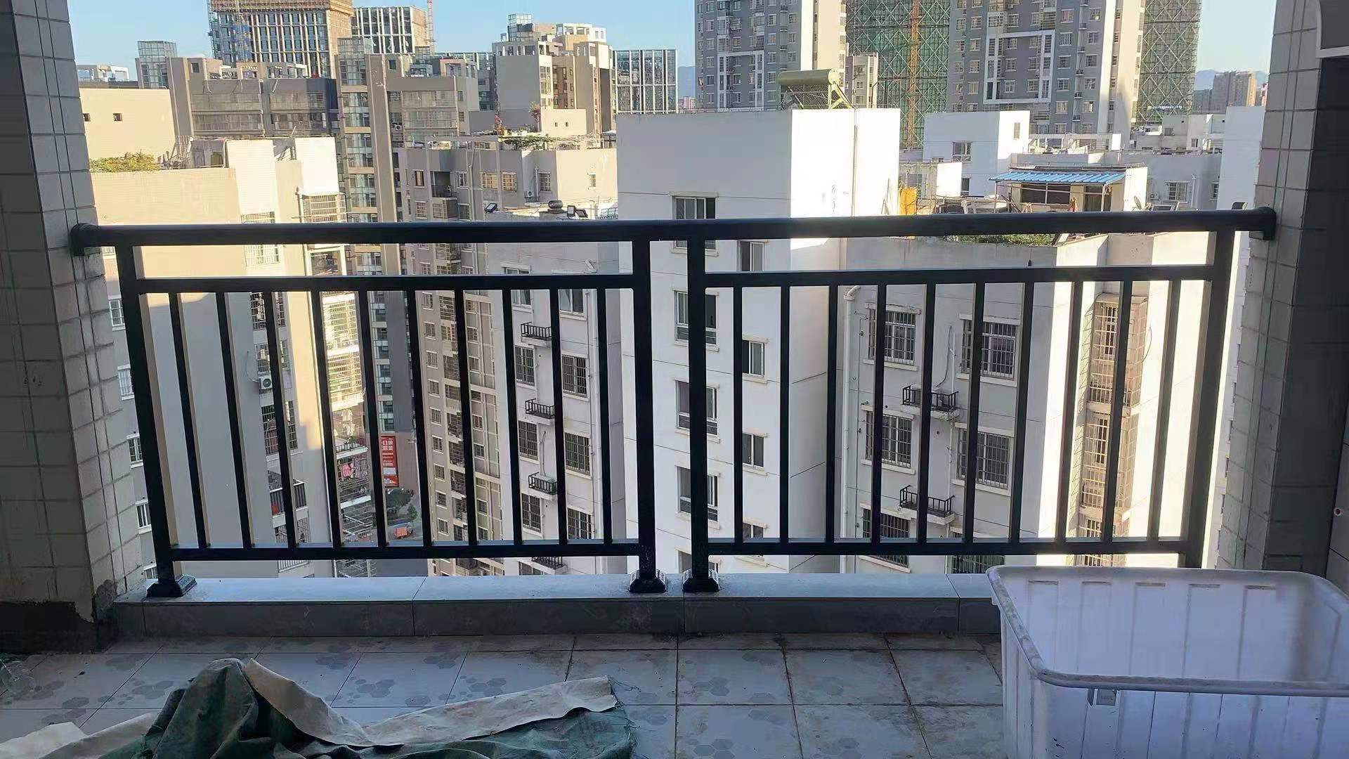 贛州泰安家園小區陽臺護欄安裝實拍(圖1)